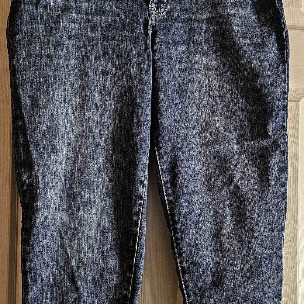 Maurices Capri Jeans in size 16W